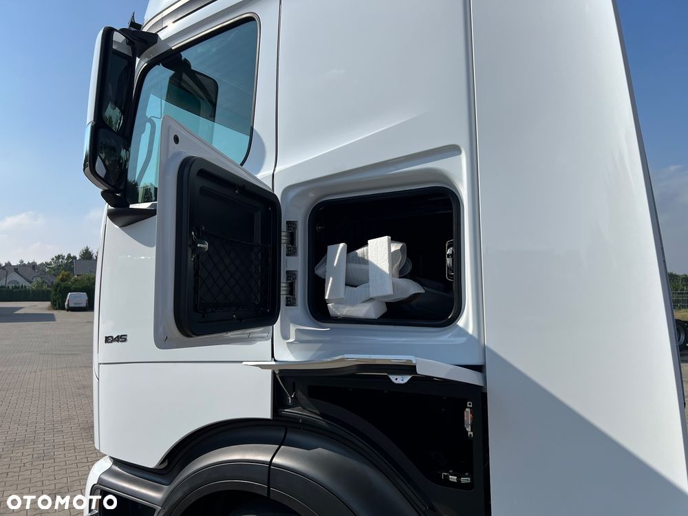Mercedes-Benz ACTROS - 12