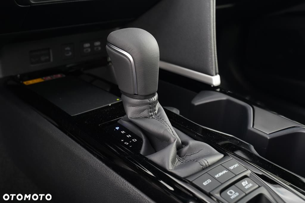 Toyota Camry - 25