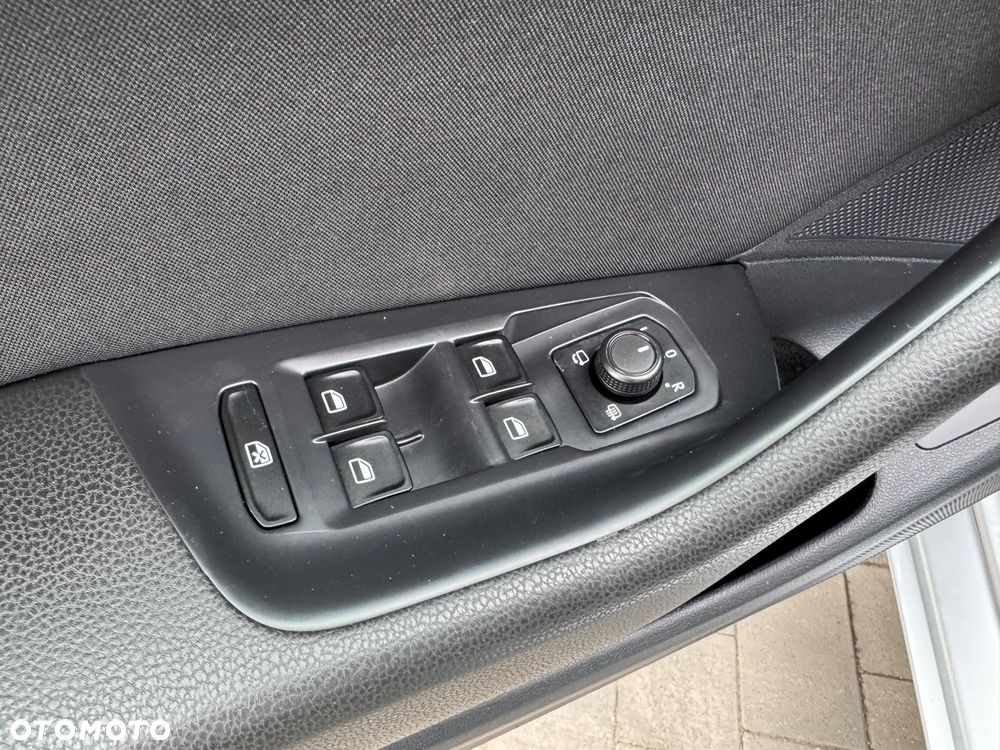 Volkswagen Passat Variant 2.0 TDI (BlueMotion Technology) Comfortline - 16