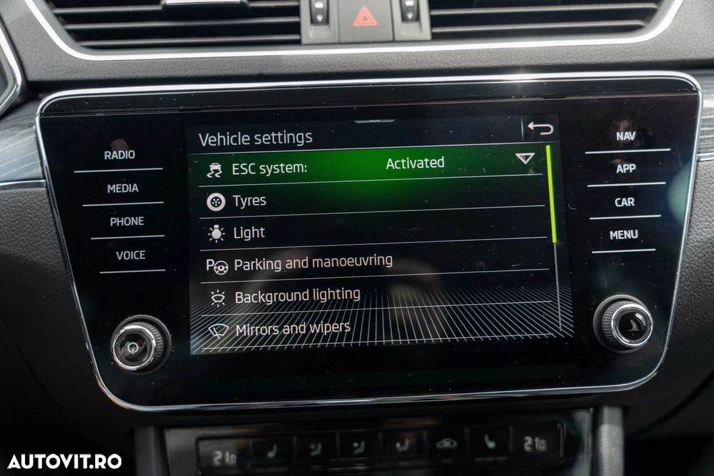 Skoda Superb 2.0 TDI DSG Sportline - 37