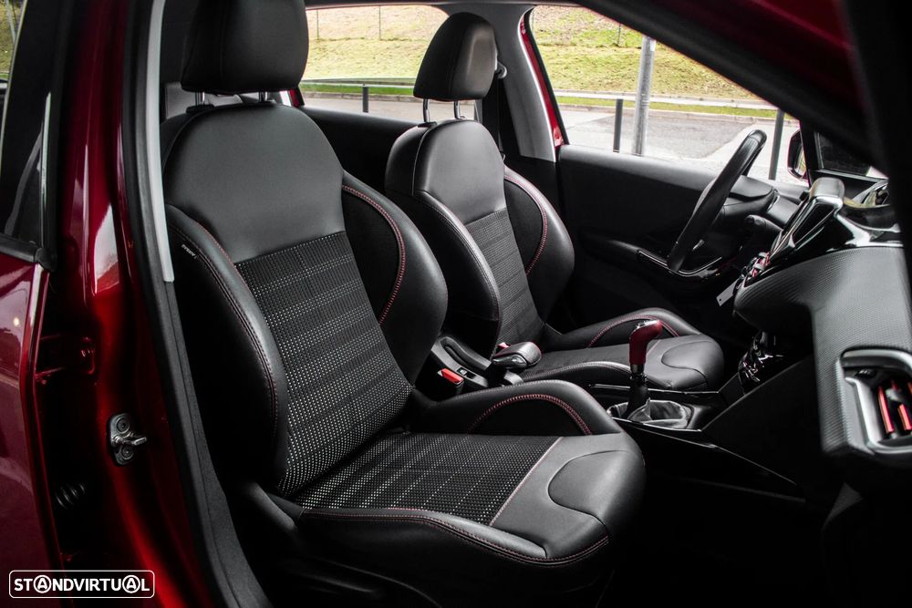 Peugeot 2008 1.2 PureTech GT Line EAT6 - 29