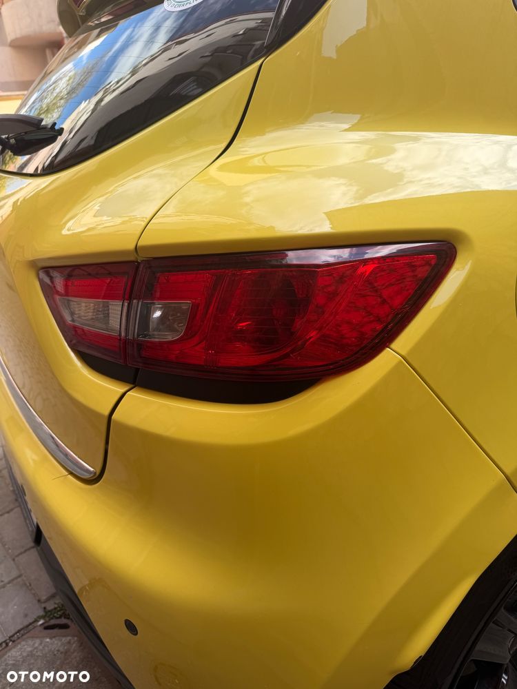 Renault Clio 1.2 16V 75 Collection - 12