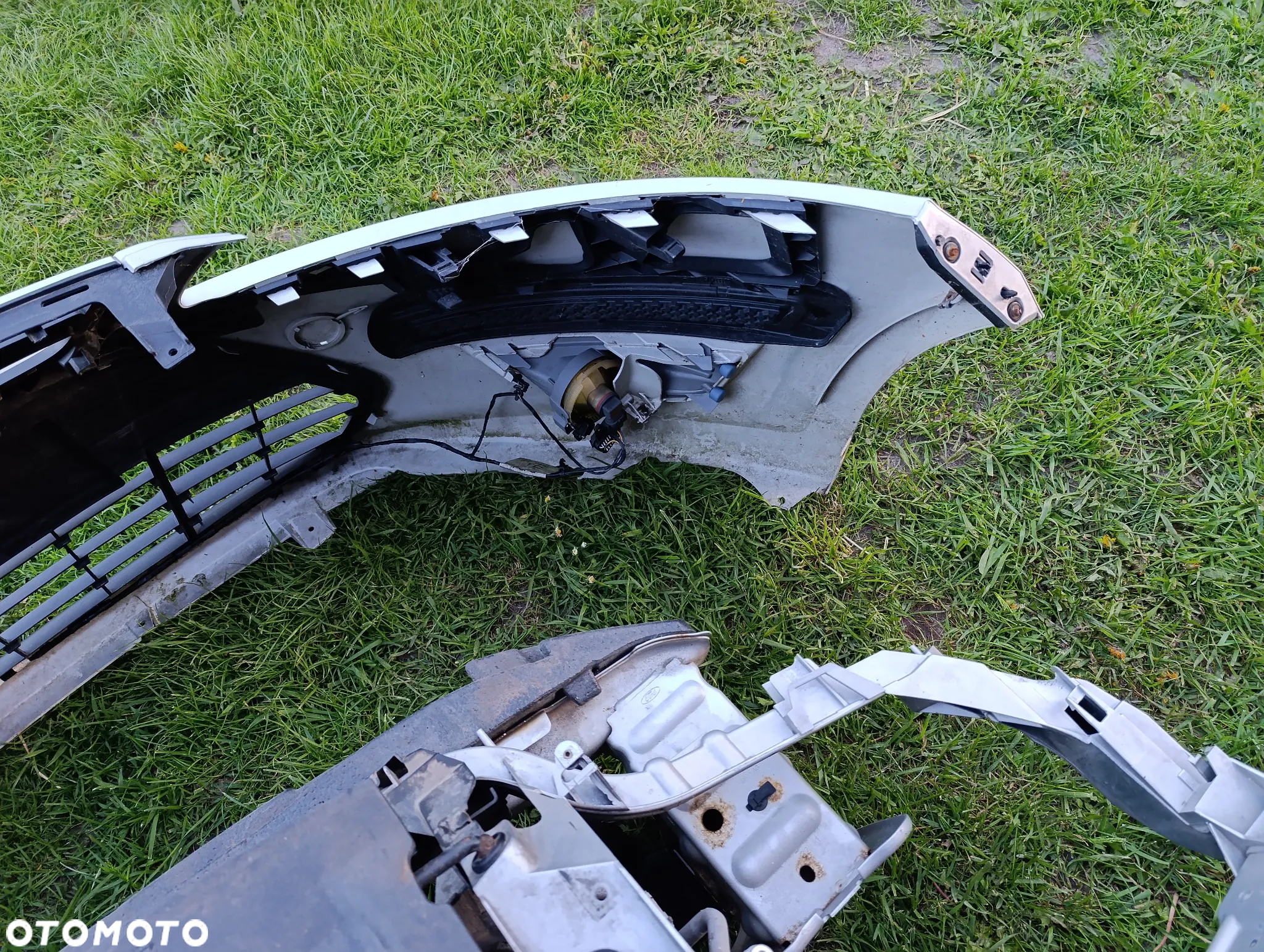 ZDERZAK OKULAR PAS PRZÓD MONDEO MK4 LIFT - 8