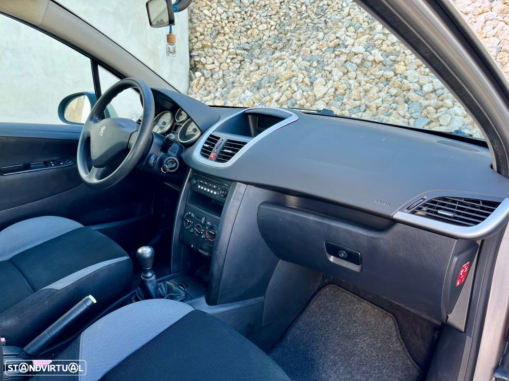 Peugeot 207 1.4 16V Trendy - 27