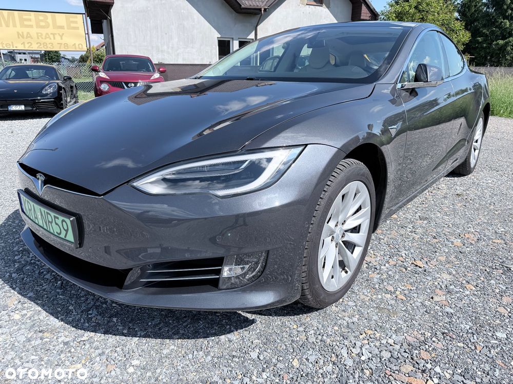 Tesla Model S - 14