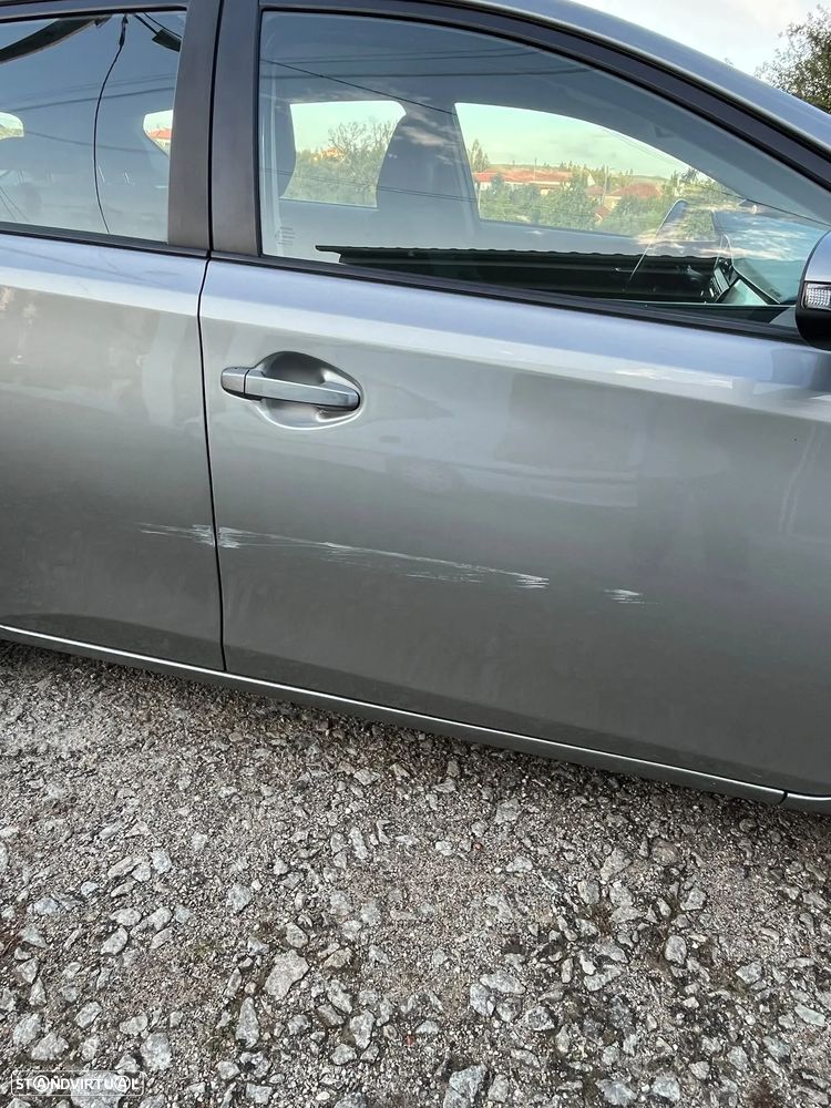 Toyota Auris 2014 photo 4