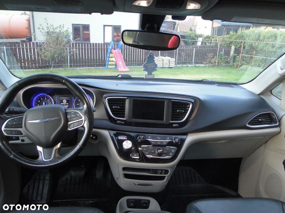 Chrysler Pacifica - 15