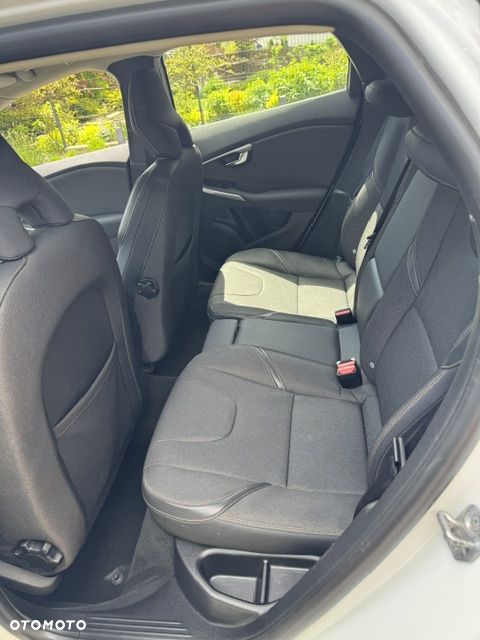 Volvo V40 T4 Drive-E Momentum - 24
