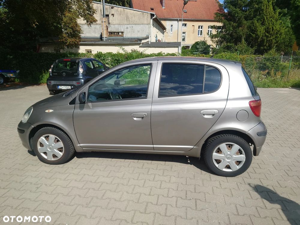 Toyota Yaris 1.0 Base - 1