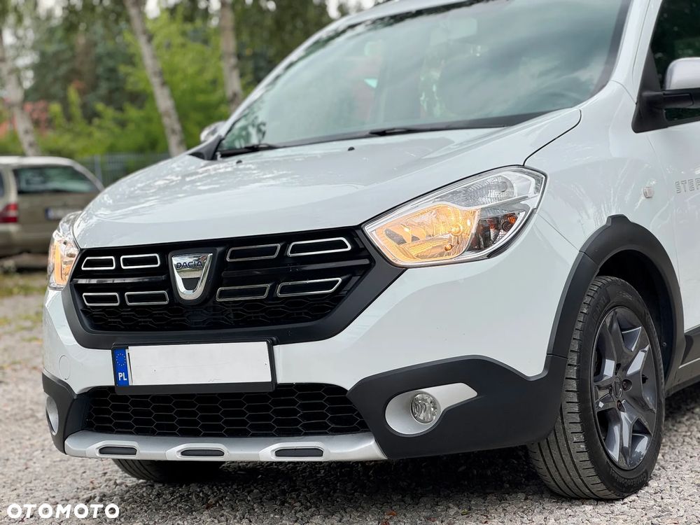 Dacia Lodgy dCi 110 Stepway Celebration - 11
