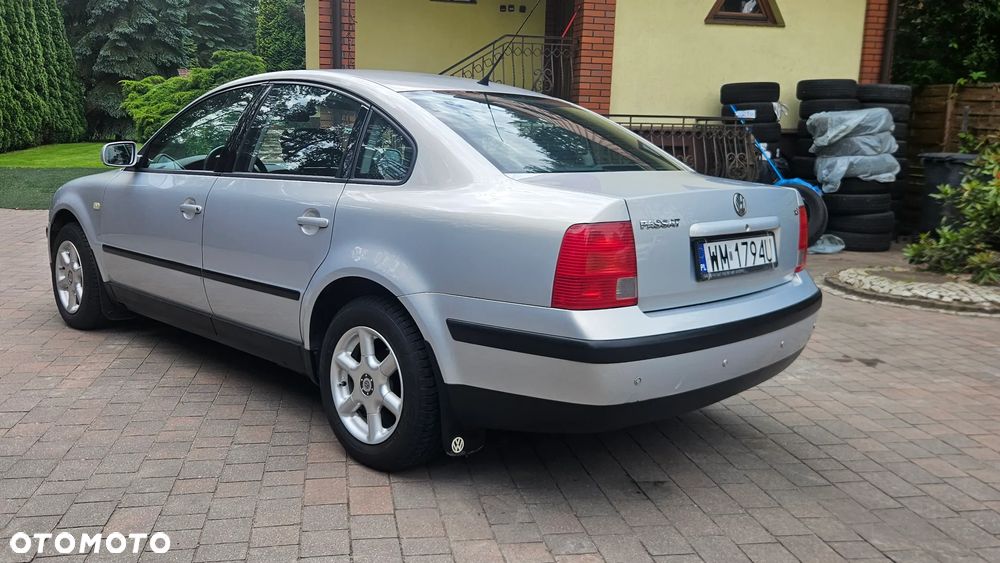 Volkswagen Passat - 4