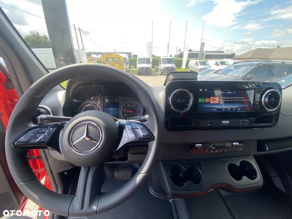 Mercedes-Benz Sprinter - 13