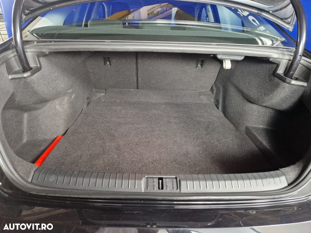 Volkswagen Passat 2.0 TDI DSG Trendline - 25