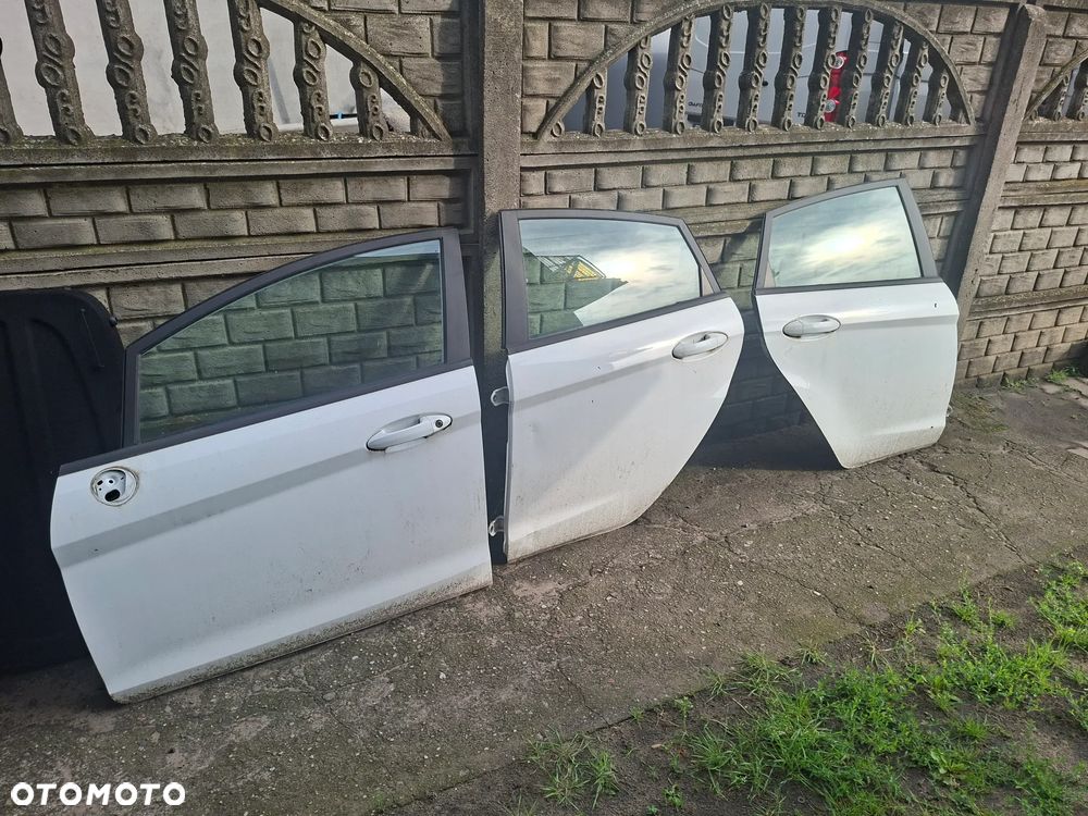 Ford Fiesta VII Mk7 15r maska zderzak drzwi klapa kolor hc lewa - 3