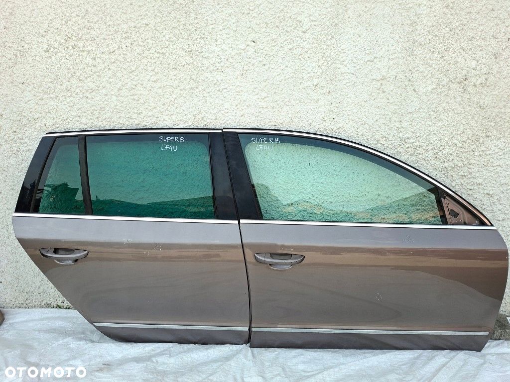 SKODA SUPERB 2011 3T KOMBI DRZWI PRAWE PRZEDNIE TYLNIE PRAWY PRZÓD TYŁ LF4U - 1