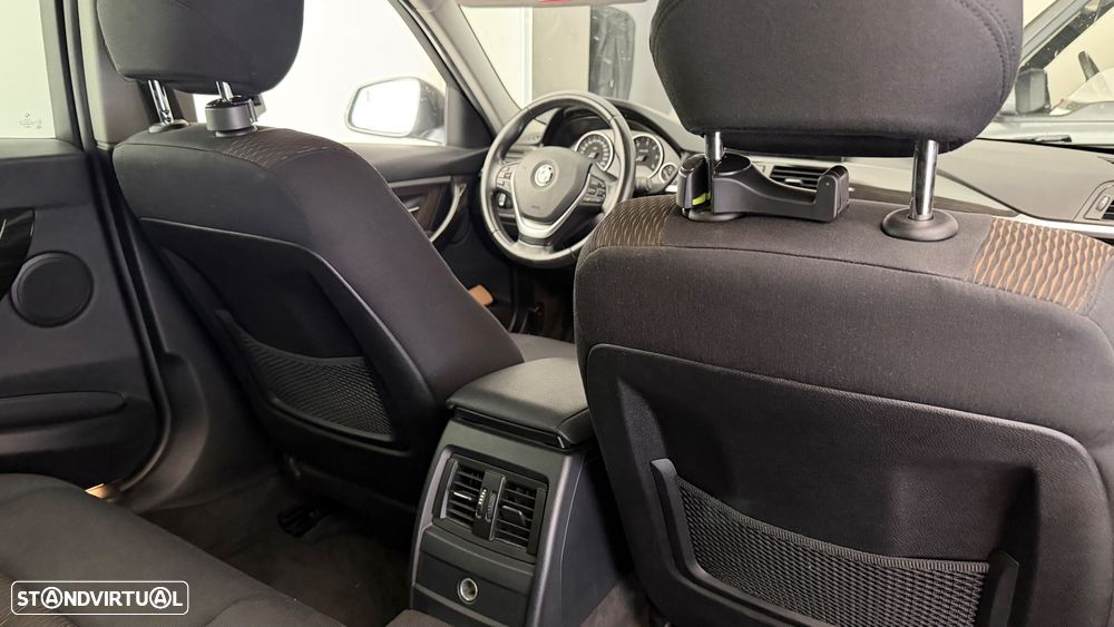BMW 320 d Line Luxury - 12
