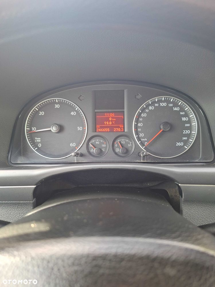 Volkswagen Touran - 6
