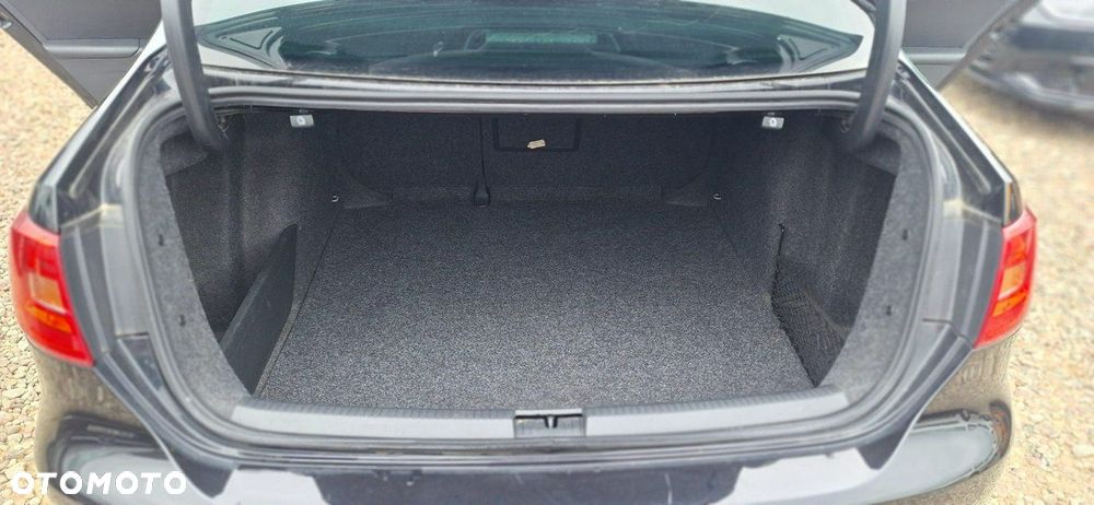 Volkswagen Jetta - 11