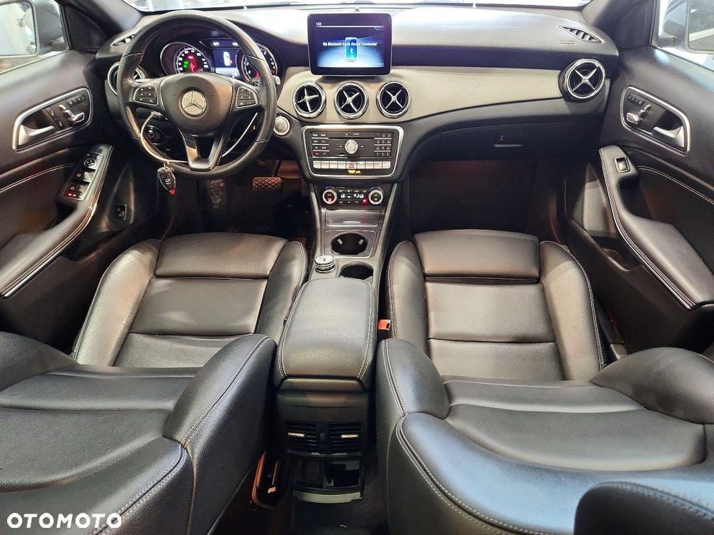 Mercedes-Benz GLA 250 4Matic 8G-DCT - 9