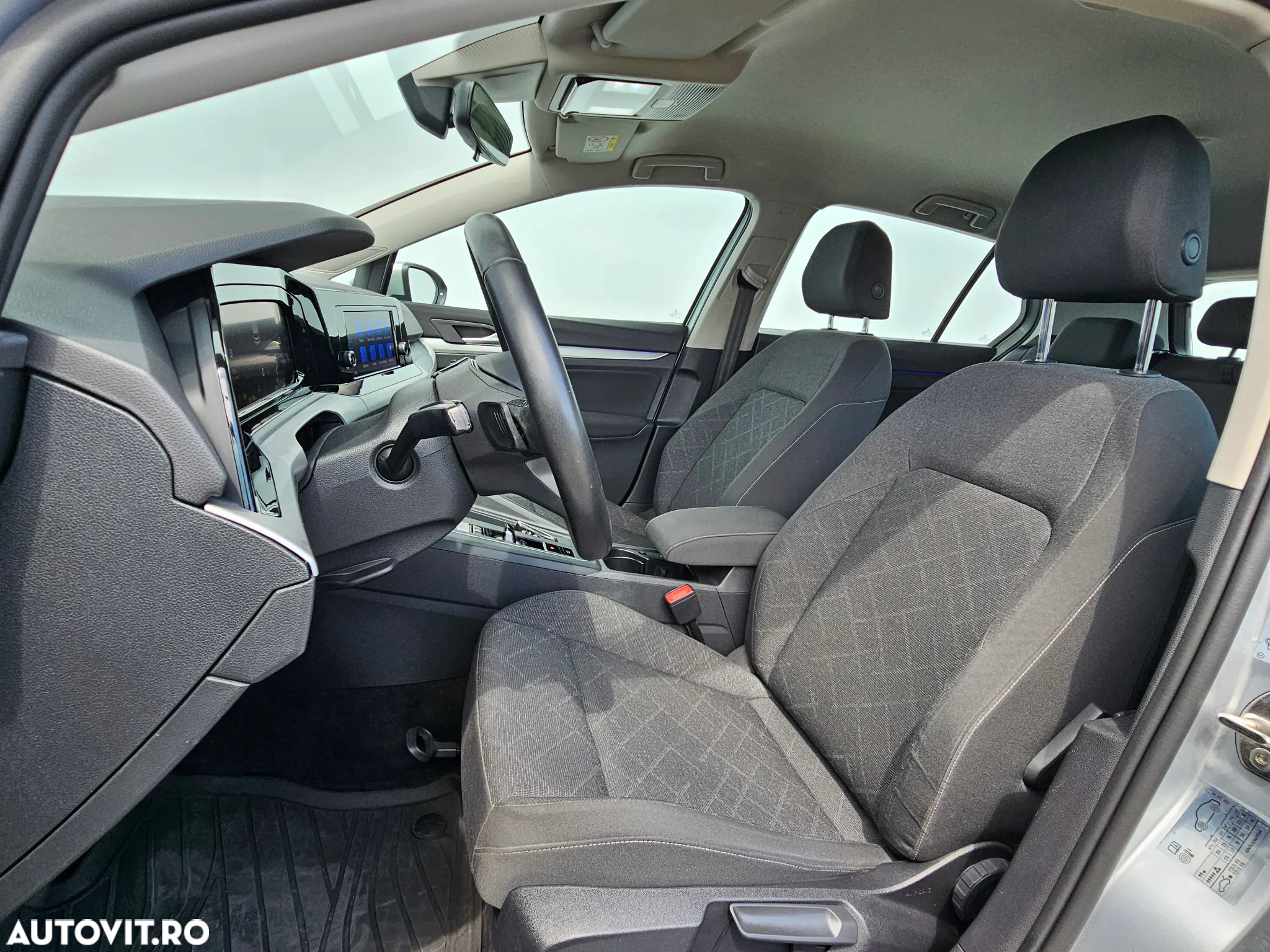 Volkswagen Golf 1.0 eTSI DSG MHEV Life - 8