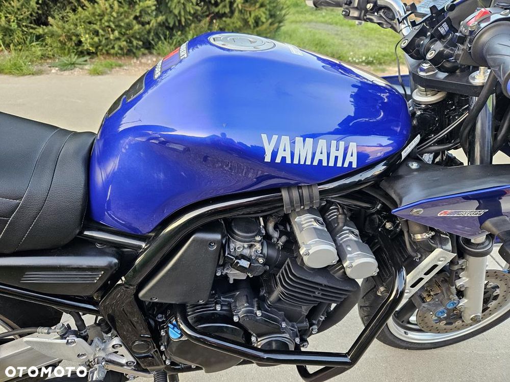 Yamaha FZS - 27