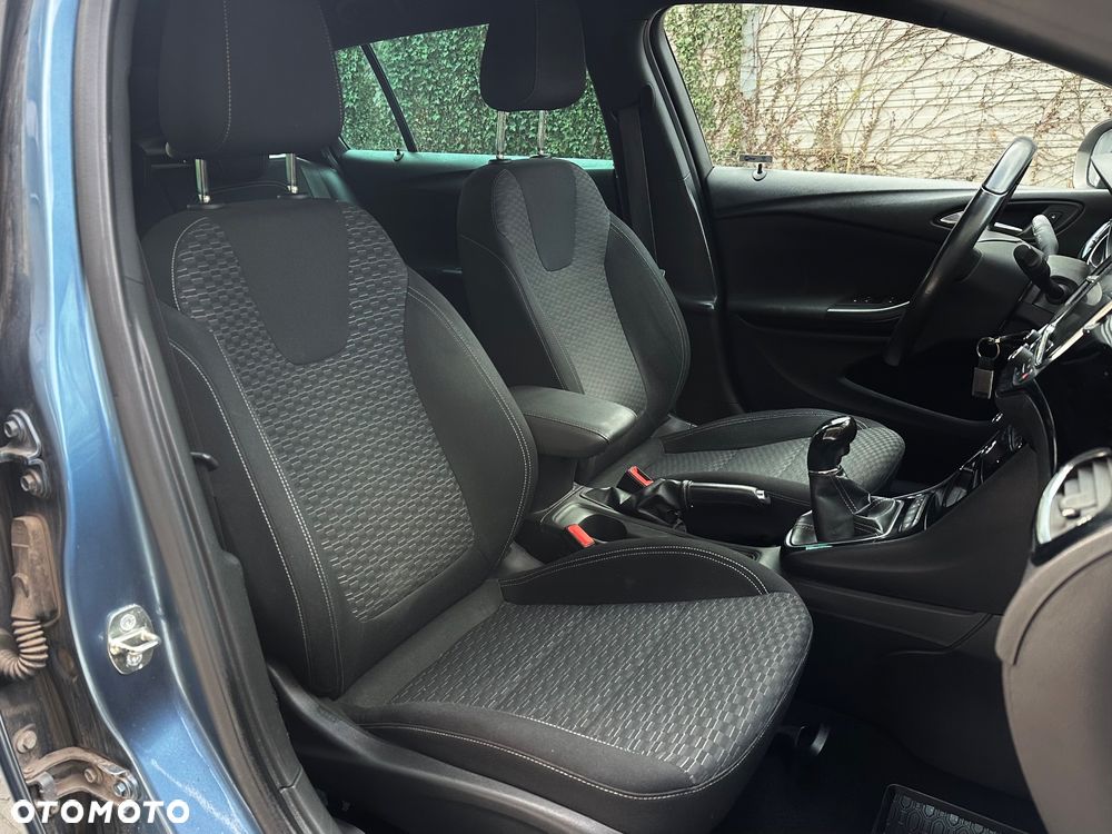 Opel Astra 1.4 T Dynamic S&S - 24