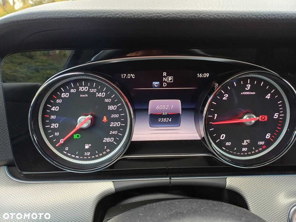 Mercedes-Benz Klasa E 200 d 9G-TRONIC - 25