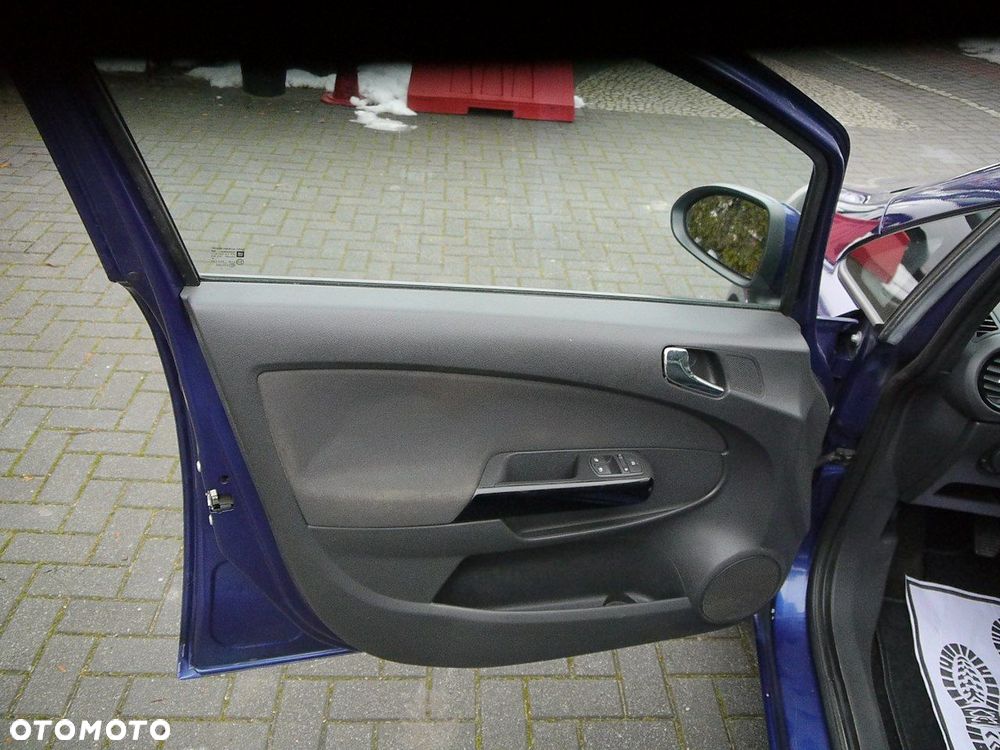 Opel Corsa 1.4 16V Cosmo - 17