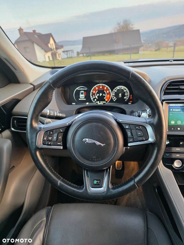 Jaguar F-Pace 25t AWD R-Sport - 5