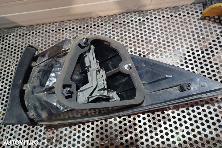 Lampa / Tripla stop stanga pe aripa 1K9945095E Volkswagen VW Golf 5 [ - 4