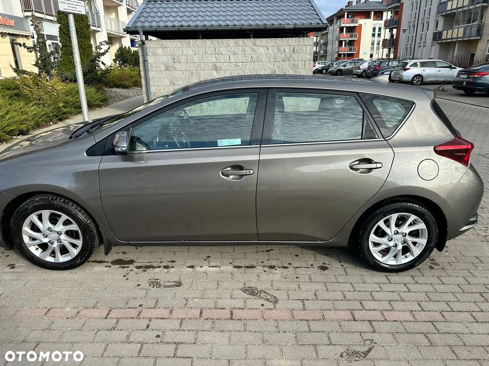 Toyota Auris 1.6 Selection - 5