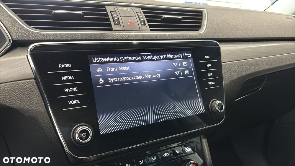 Skoda Superb 2.0 TSI Style DSG - 25