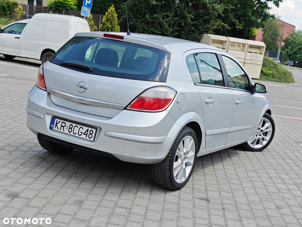 Opel Astra 2.0 T Cosmo - 4