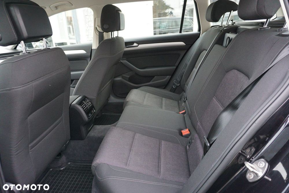 Volkswagen Passat - 15
