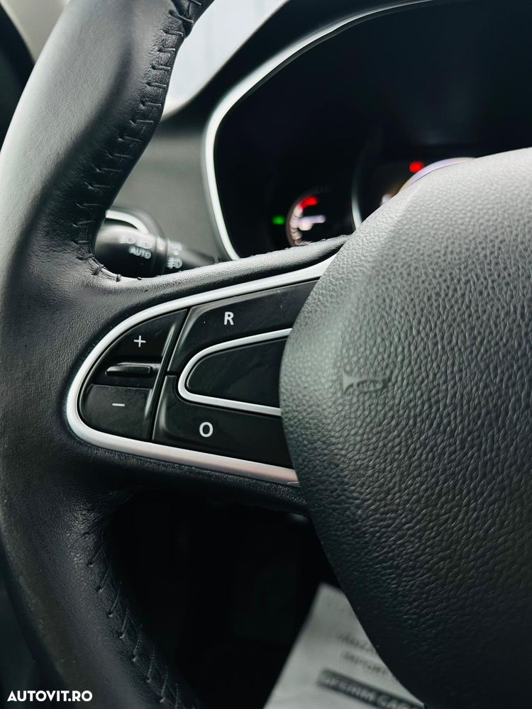 Renault Megane ENERGY TCe 130 LIMITED - 29