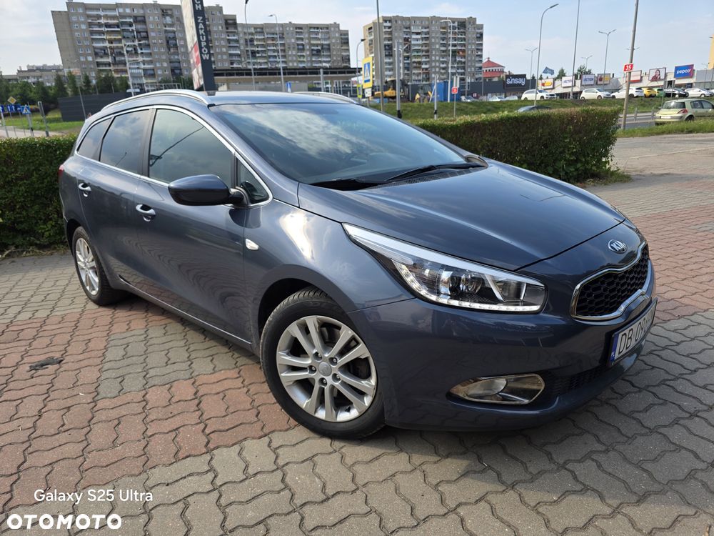Kia Ceed 1.6 GDI ISG Dream Team Edition - 4