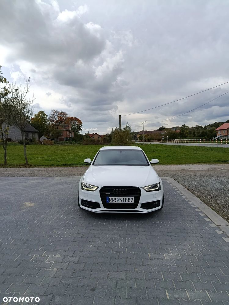Audi A4 2012 photo 2