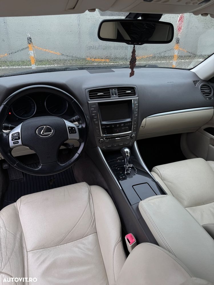 Lexus Seria IS 250 2.5 V6 Aut Luxury - 8