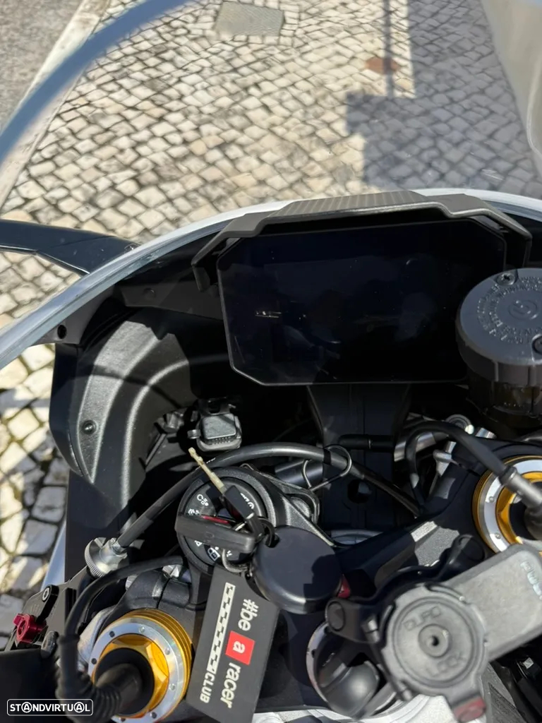 Aprilia RS RSV4 Factory - 15