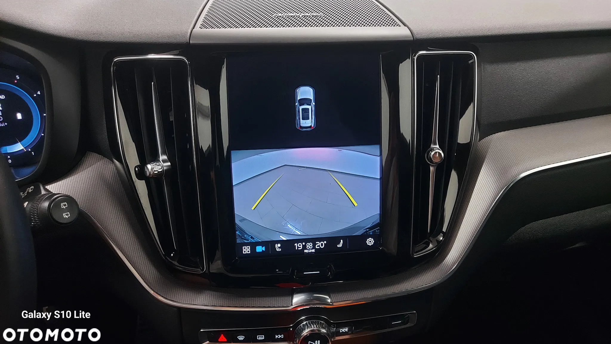Volvo XC 60 B4 D Plus Dark - 29