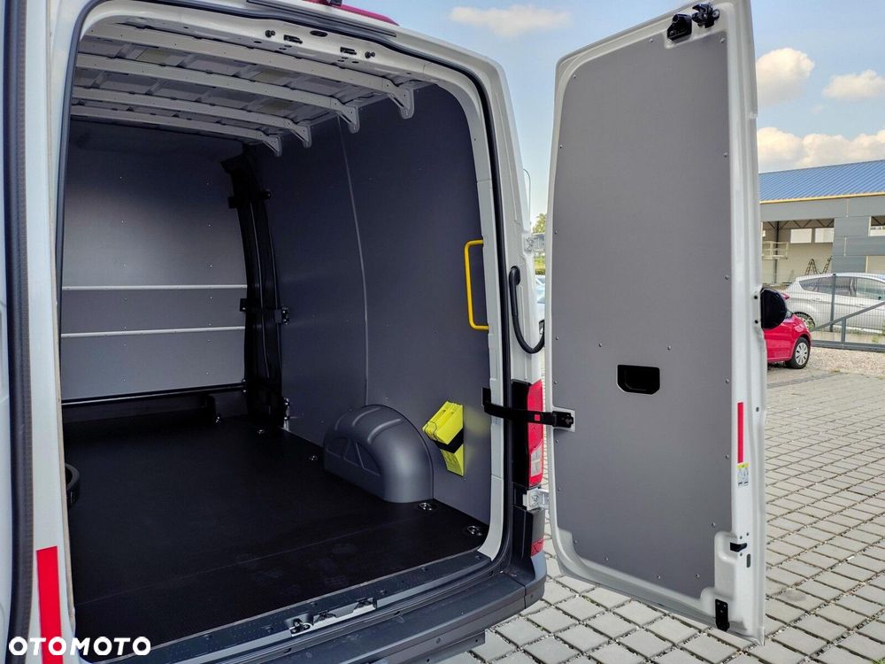 Volkswagen Crafter 35 Furgon, 2,0 TDI SCR 177KM,  6-bieg man., r.o: 4490 mm - 32