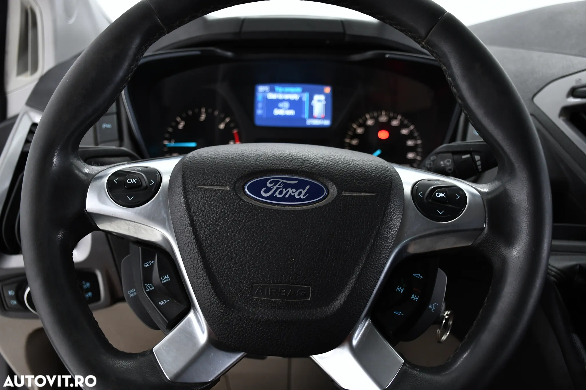 Ford Tourneo Custom - 22
