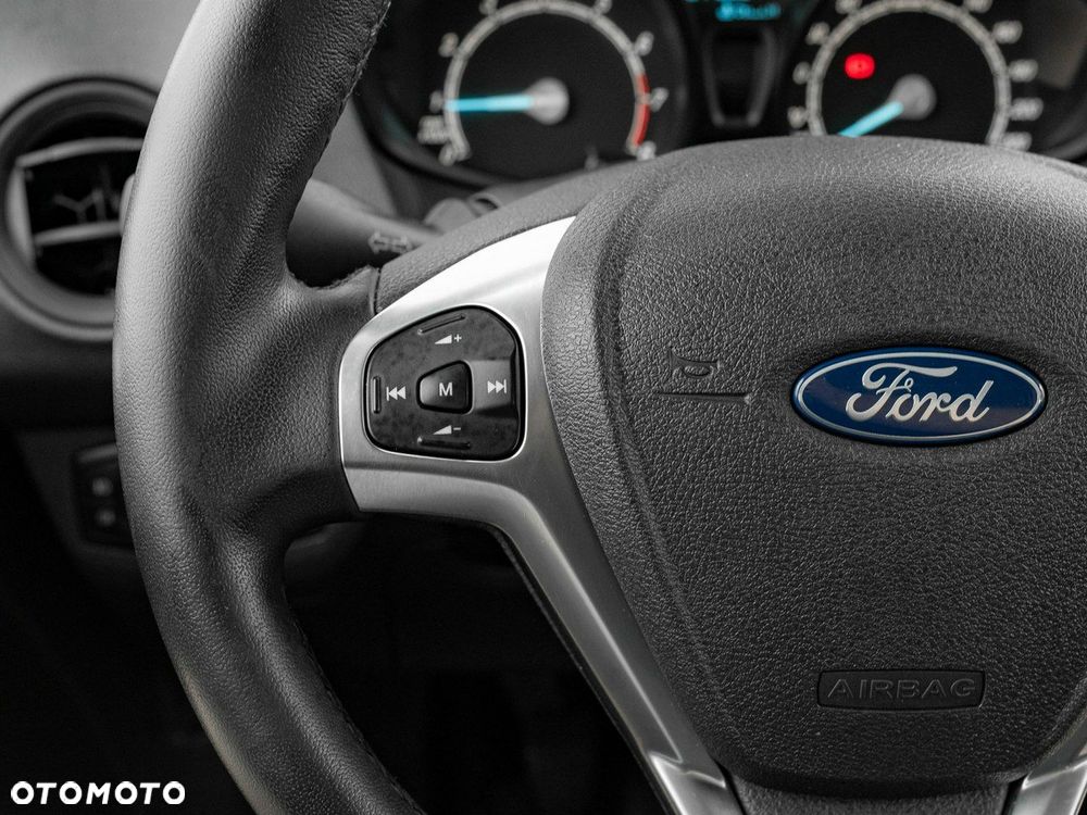 Ford Transit Courier - 17