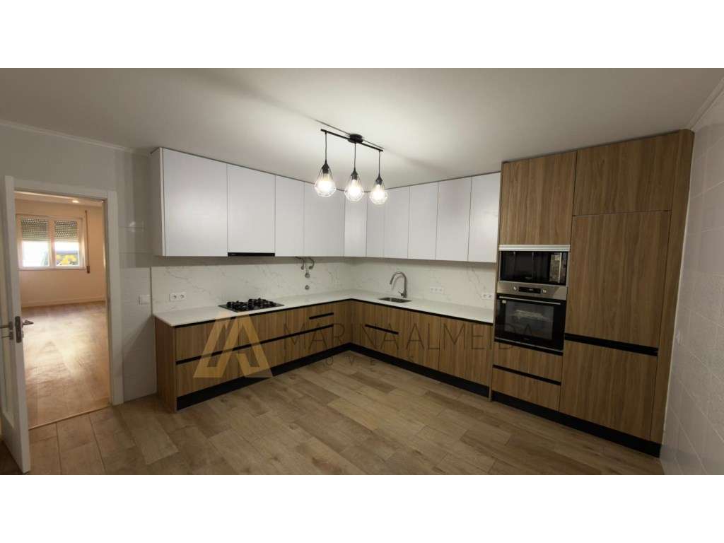 Moradia t4 com 2 pisos ( 5 assoalhadas), com 228m2, Piscina aquecid... - Grande imagem: 3/22