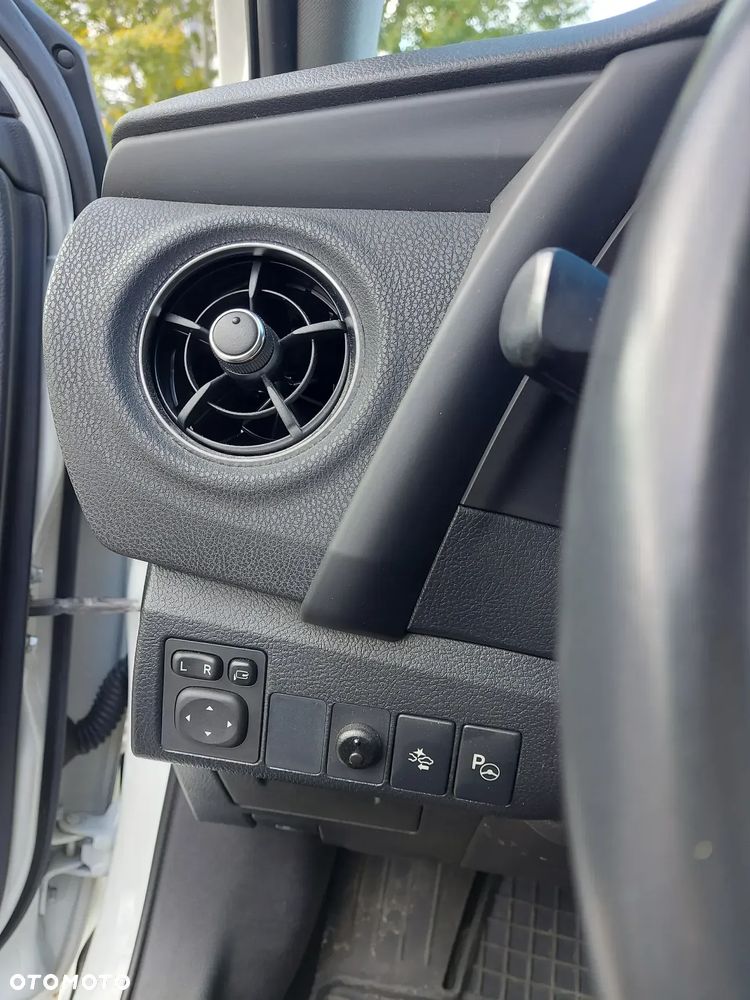 Toyota Auris Hybrid 135 Prestige - 9