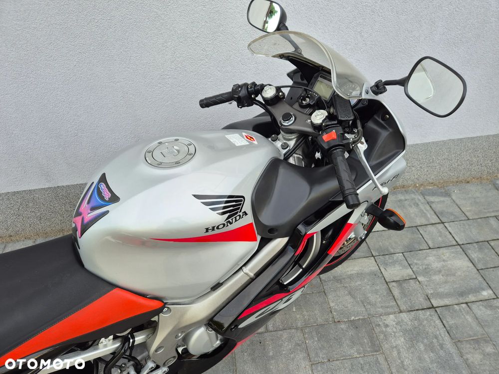 Honda CBR - 9