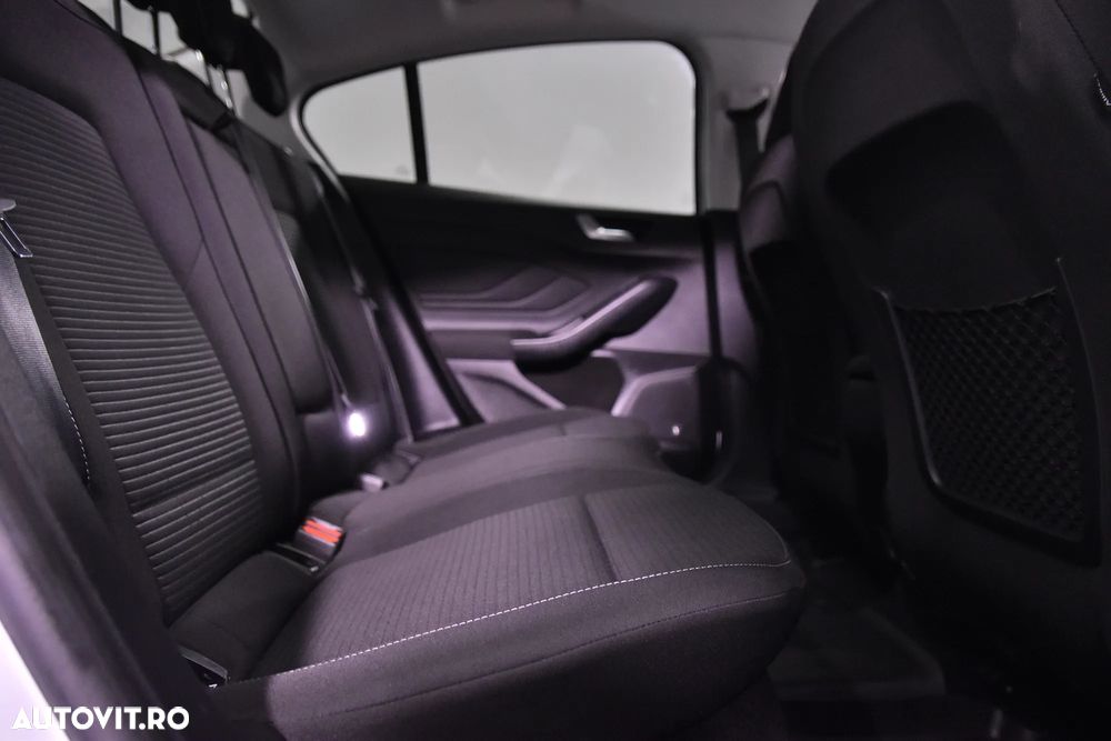 Ford Focus - 12
