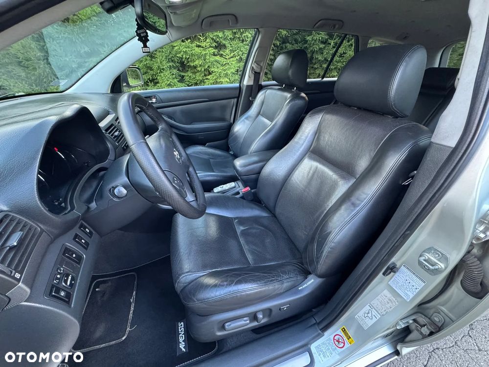 Toyota Avensis 2.0 D-4D Executive - 7