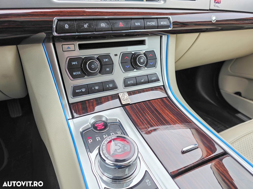 Jaguar XF 2.0 Turbo - 29