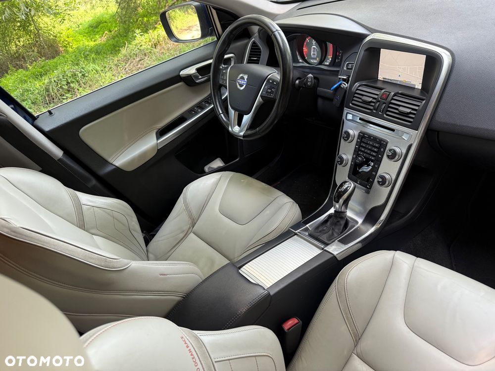 Volvo XC 60 D4 Drive-E Ocean Race - 32